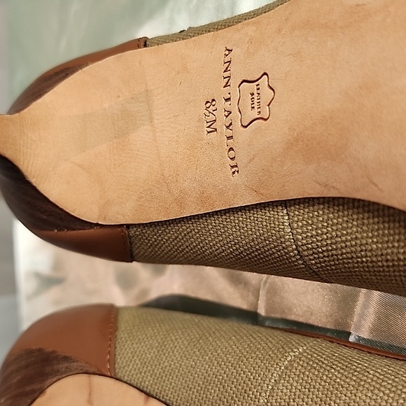 Ann Taylor Khaki Canvas and Cognac Leather Women's Pump Size 8 1/2 - Picture 7 of 8